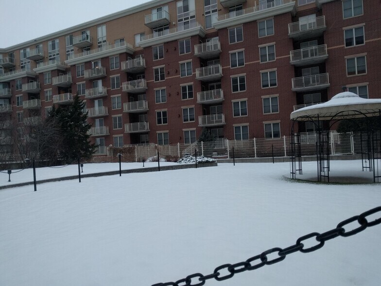 Building Photo - 360 W Washington Ave