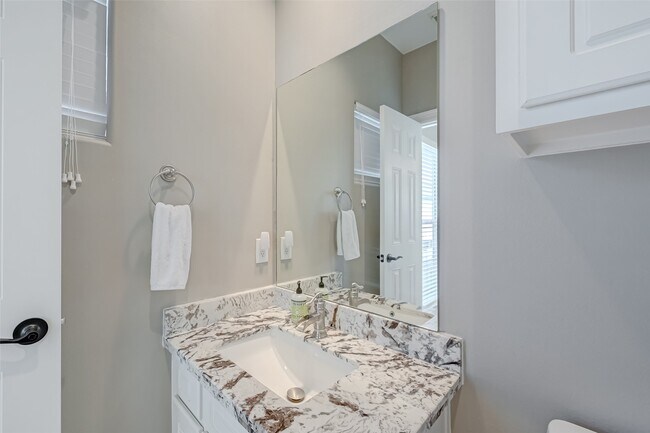 Building Photo - 410 Fowler St