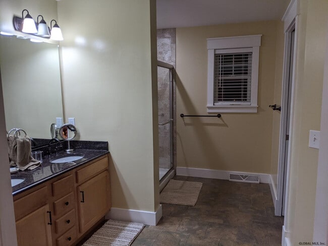 Building Photo - 48 Wright St