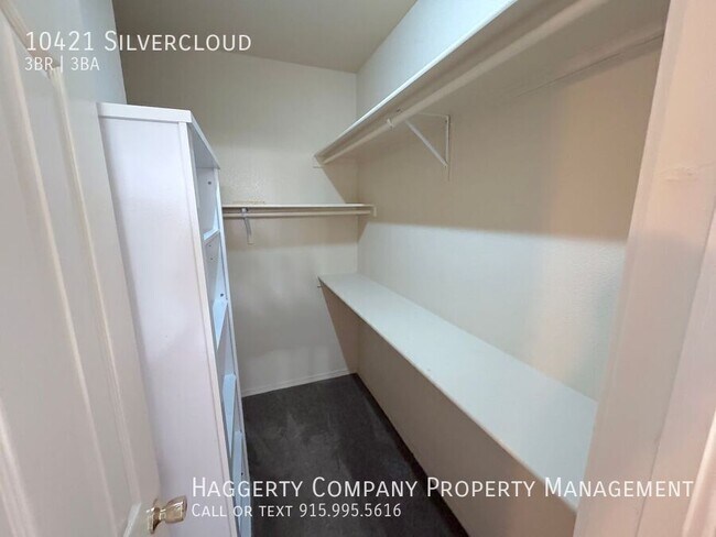 Building Photo - 10421 Silvercloud-