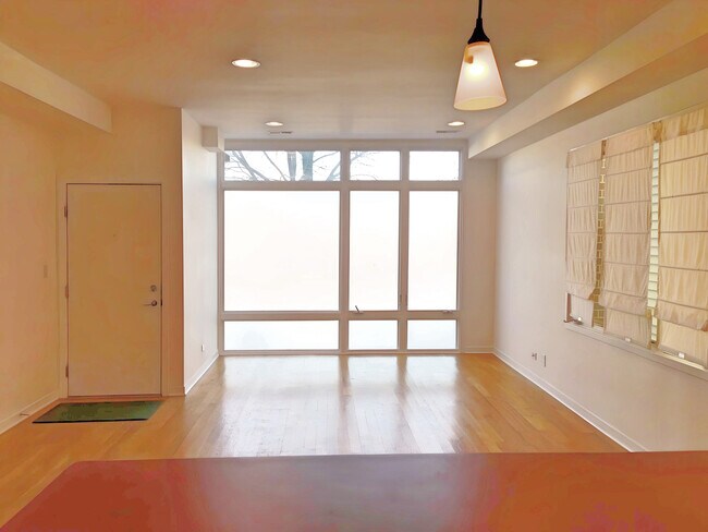 Building Photo - 1623 W Wolfram St