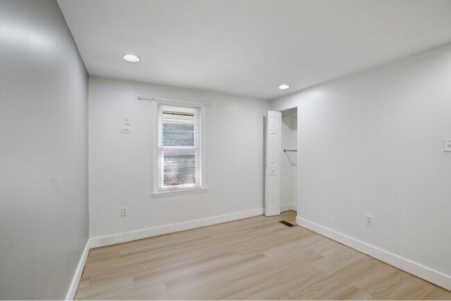 Building Photo - 1939 Fairland St