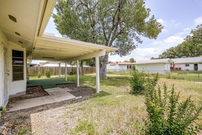 Building Photo - 206 Meadow Path Dr