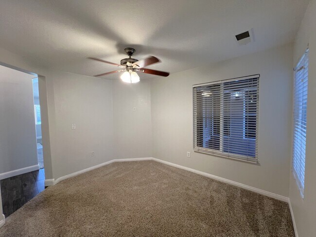 Building Photo - 12115 Fairburn Way