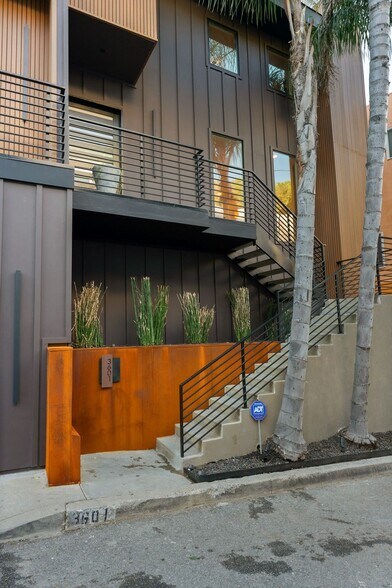 Building Photo - 3601 Dixie Canyon Pl