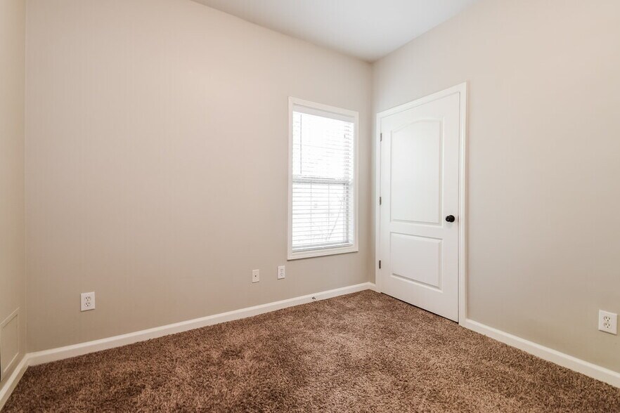 Building Photo - 1820 Towne Park Dr