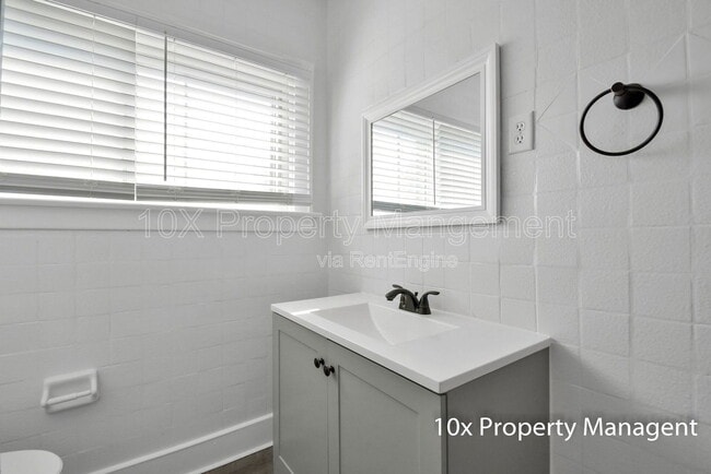 Building Photo - 2316 Ontario St