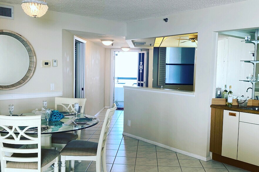 Building Photo - 9650 S Ocean Dr