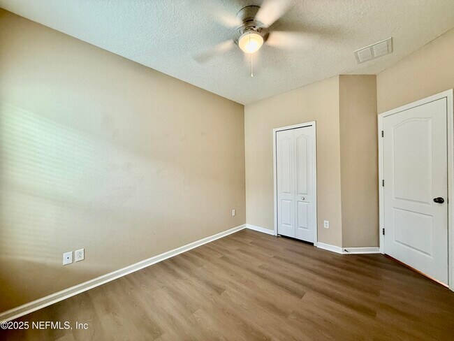 Building Photo - 1337 Tripper Dr