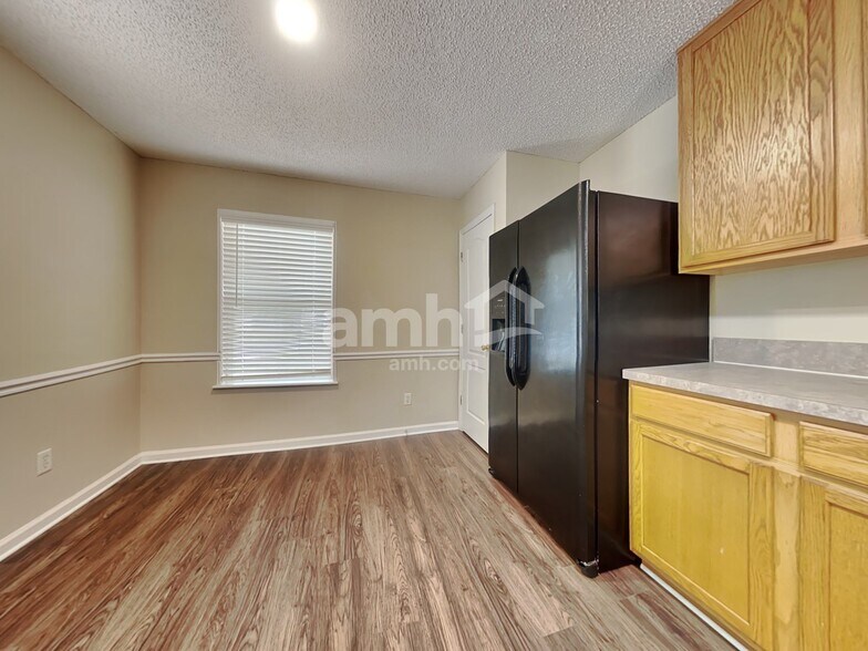 Building Photo - 7049 Beekman Lake Dr