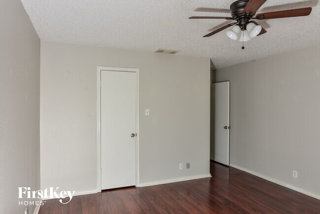Building Photo - 13391 Greenstone