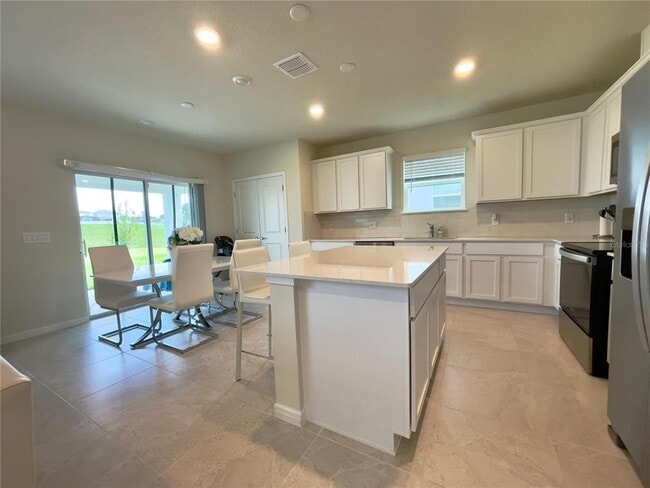 Building Photo - 2143 Charming Ave