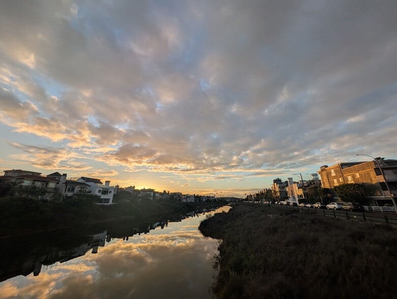 canal walks at Reef - 14 Reef St