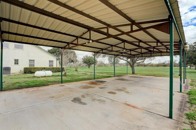 Building Photo - 1020 Thompson Oil Field Rd