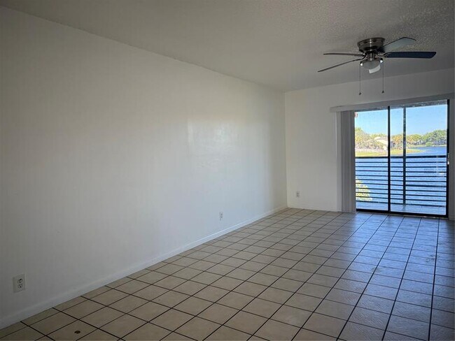 Building Photo - 10007 Winding Lake Rd