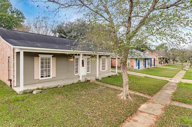 Building Photo - 15146 Cocodrie Ave