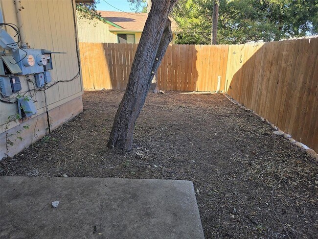 Building Photo - 1735 Horseshoe Cir