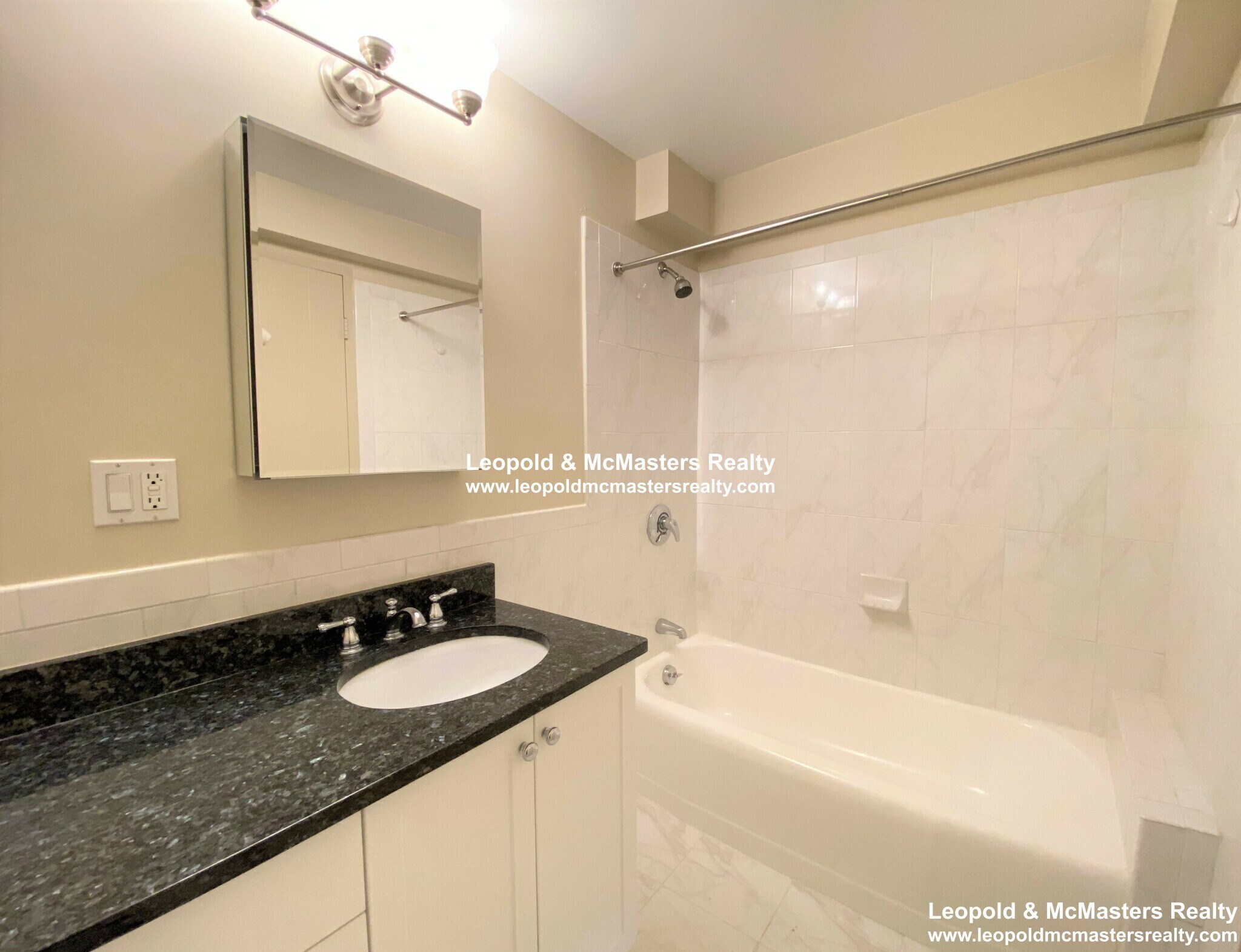 Building Photo - 1592 Beacon St