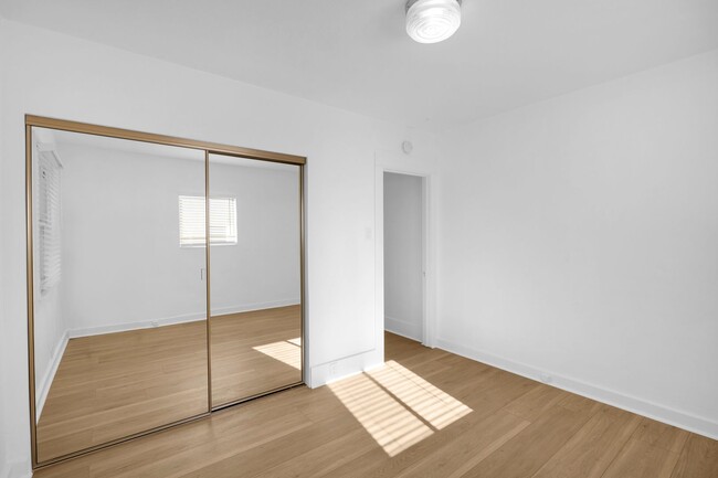 Building Photo - Beautiful bright 2 bedroom in Belmont Shore!