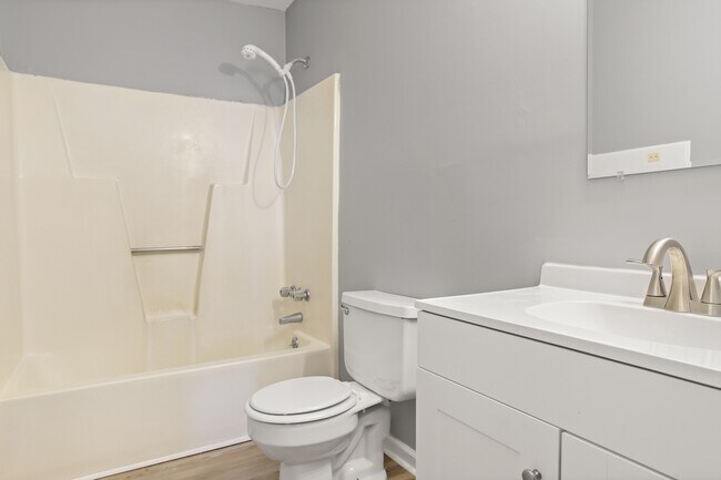 Building Photo - 2600 Mallard Ct