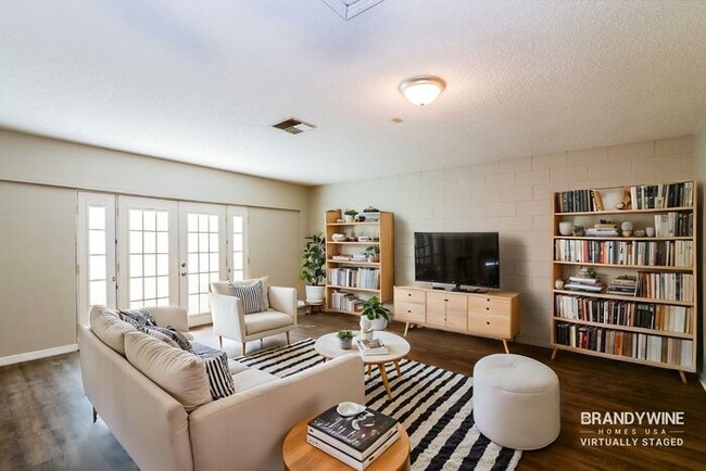 Building Photo - 313 McCoy Village Ct