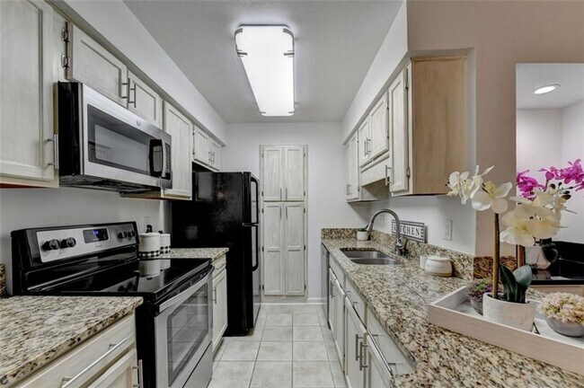 Building Photo - 2 Bedroom 2 Bath in Buckhead