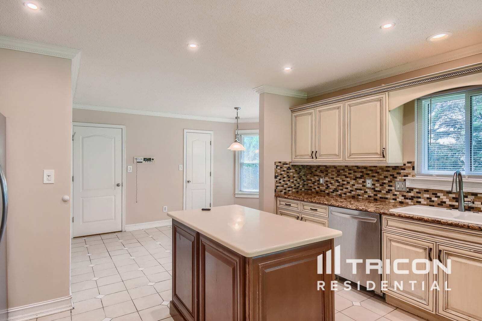 Building Photo - 105 Arbor Cove Way