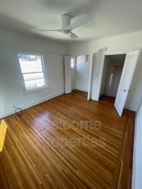 Building Photo - 1424 E 20th St