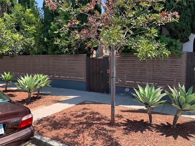 gated - 4308 Lockwood Ave