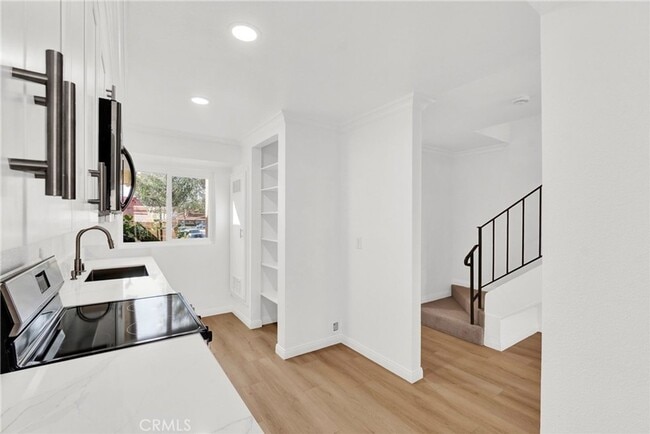 Building Photo - 2 Bedroom Townhome in San Marcos