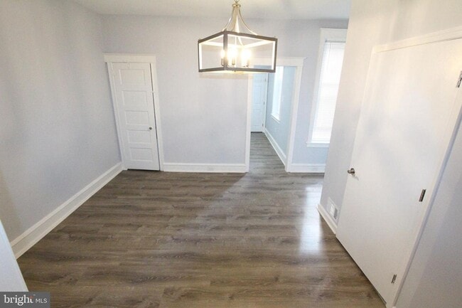 Building Photo - Beautiful Home - Parkside