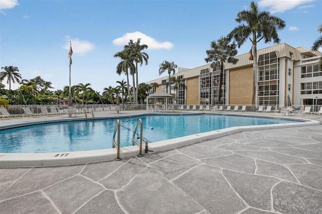 Building Photo - 3050 NE 16th Ave