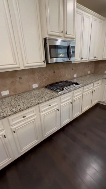 Building Photo - 4950 Belcrest Way