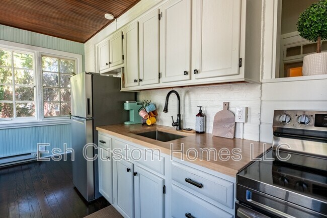 Building Photo - 419 W Orange St