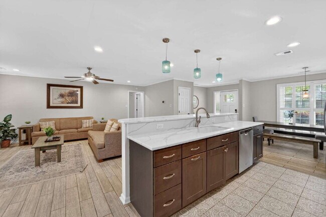 Building Photo - 118 Blue Heron Dr