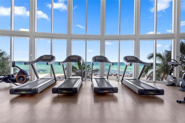 Building Photo - 16001 Collins Ave