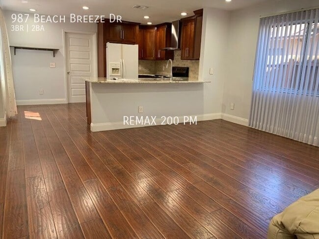 Building Photo - 987 Beach Breeze Dr