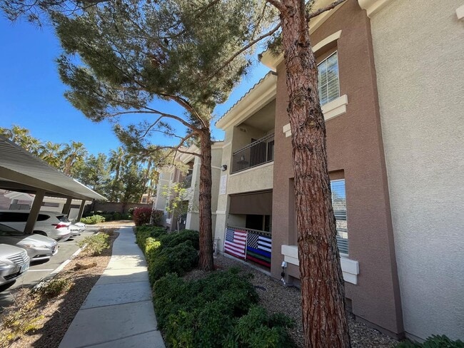 Building Photo - 3 Bedroom Condo located off of Warm Springs and South Durango!!! Southwest Location!