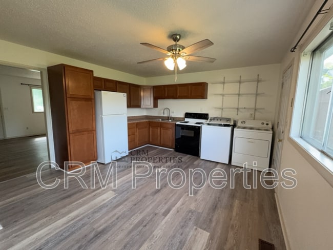 Building Photo - 814 Maumee Dr