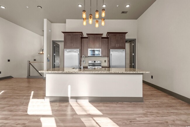 Building Photo - 80 Shady Oak Ln