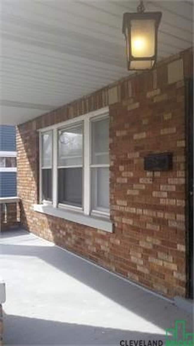 Building Photo - 10616 Bernard Ave