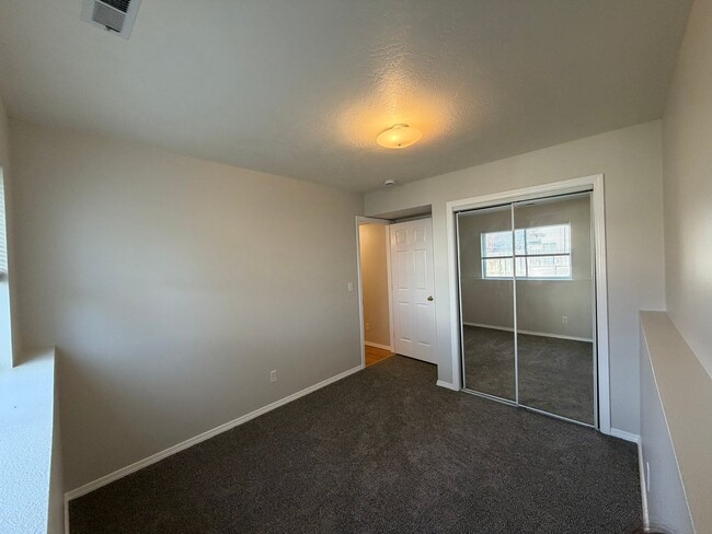Building Photo - Great 4 bed 2 bath home with RV parking in...