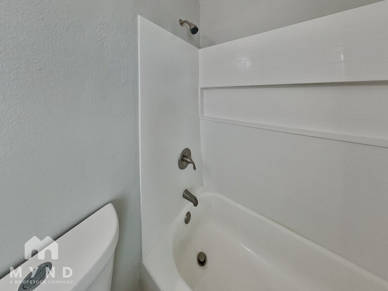 Building Photo - 11903 W Cabrillo Dr