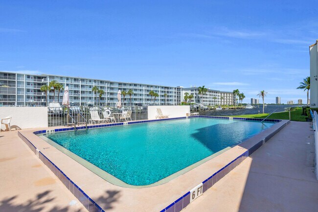 Building Photo - 125 Shore Ct