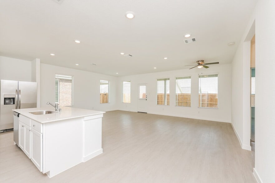 Building Photo - 2237 Mustang Ghost Trl