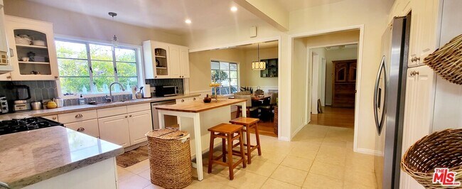 Building Photo - 4733 San Feliciano Dr