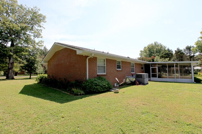 Building Photo - 707 Cathy Ct