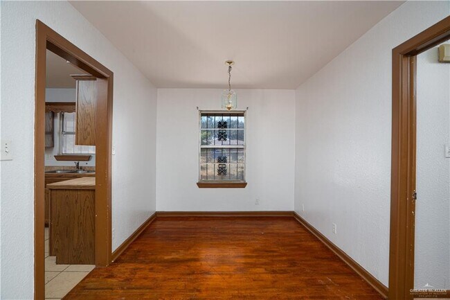 Building Photo - 25 E La Vista Ave