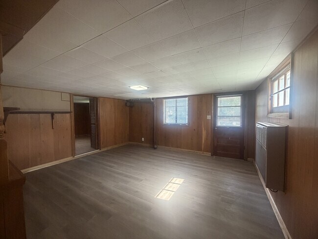 Building Photo - 515 W Southside Blvd