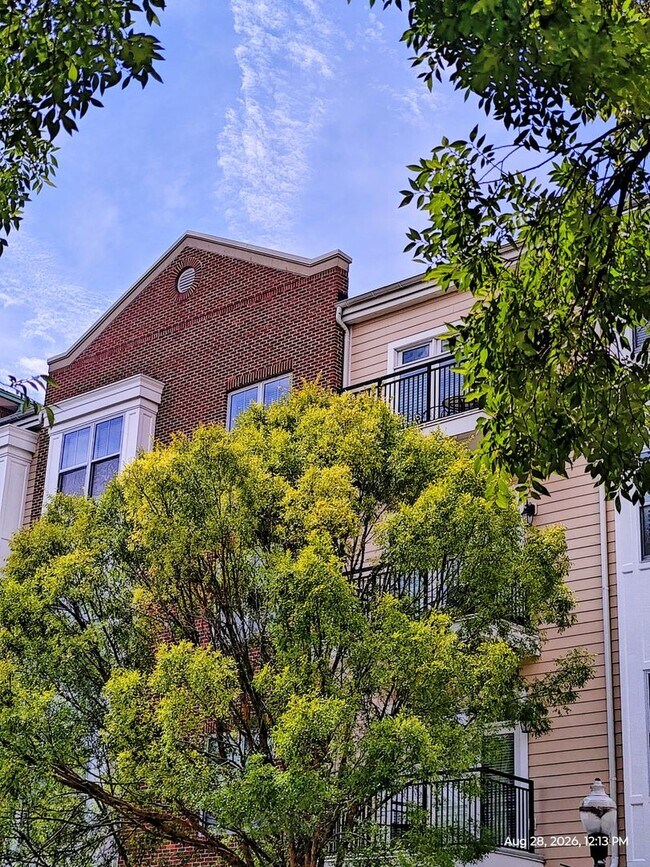 Building Photo - 670 Town Center Dr